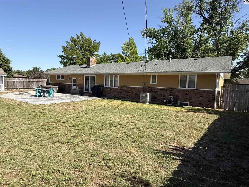 12 Warren Drive South Hutchinson KS 67505