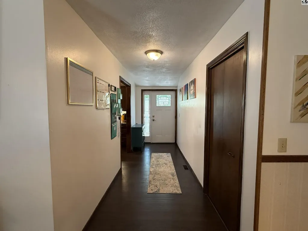 12 Warren Drive South Hutchinson KS 67505