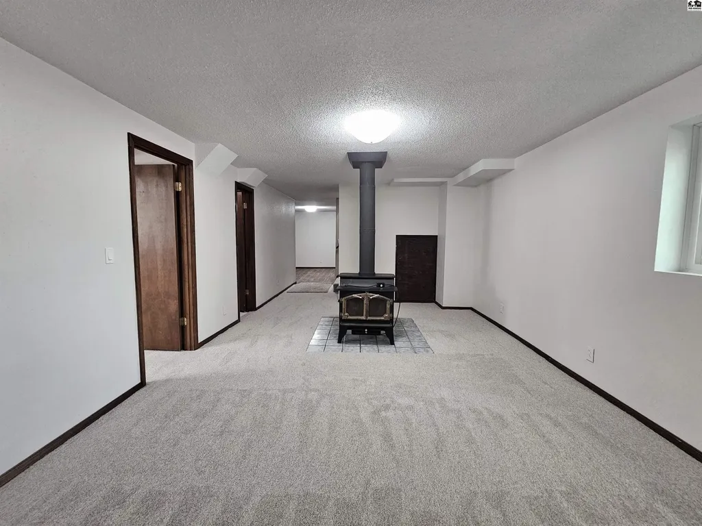 7402 N Lake Road Hutchinson KS 67502