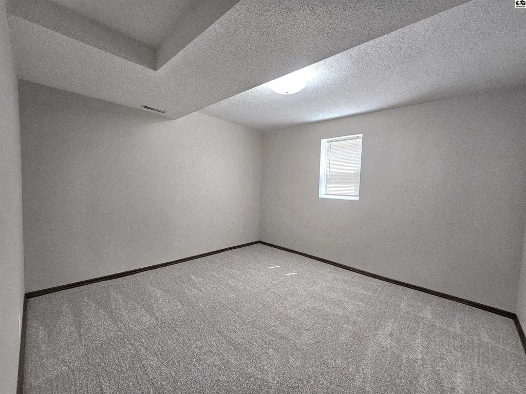 7402 N Lake Road Hutchinson KS 67502
