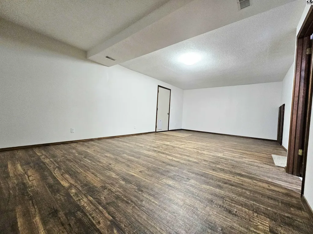7402 N Lake Road Hutchinson KS 67502