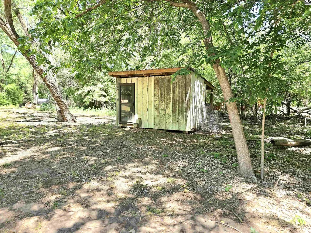 7402 N Lake Road Hutchinson KS 67502