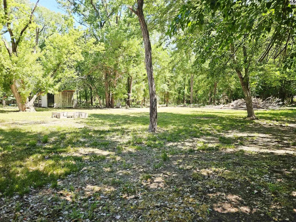 7402 N Lake Road Hutchinson KS 67502