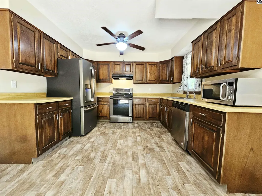 7402 N Lake Road Hutchinson KS 67502