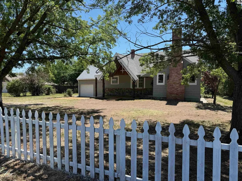 1507 E 26th Avenue Hutchinson KS 67502