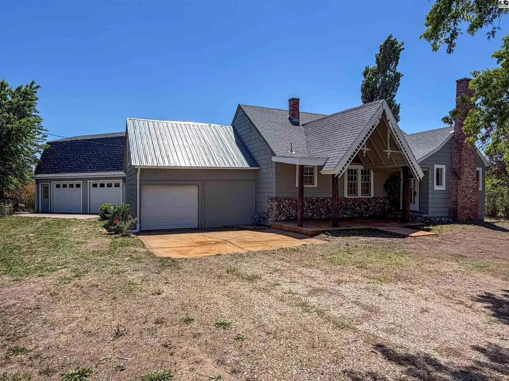 1507 E 26th Avenue Hutchinson KS 67502