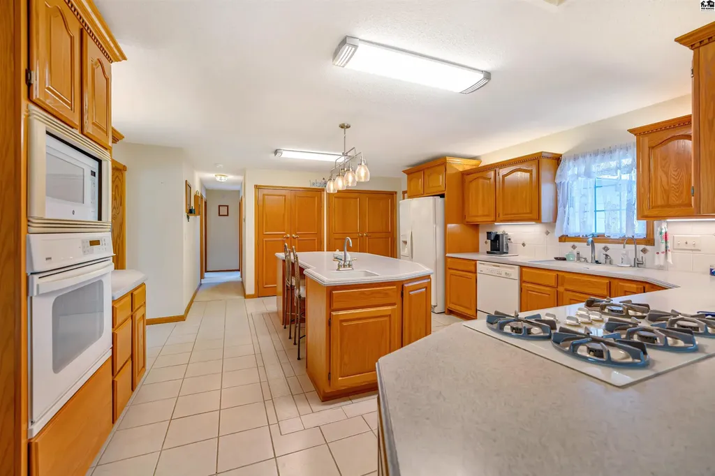 19447 SW Meadowlark Road Rose Hill KS 67133