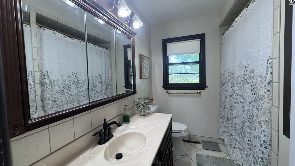 1508 Linda Lane Hutchinson KS 67502