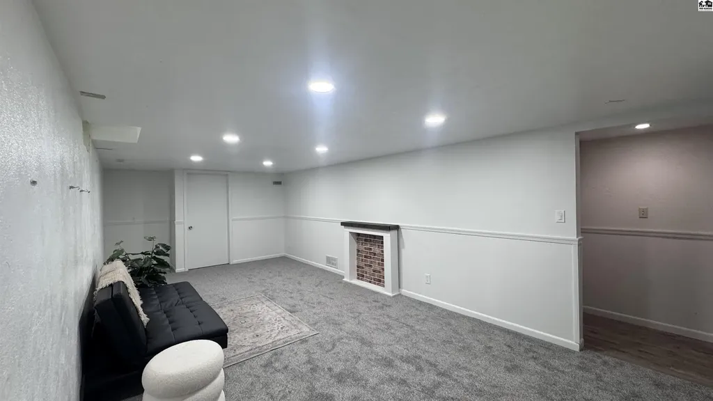 1508 Linda Lane Hutchinson KS 67502