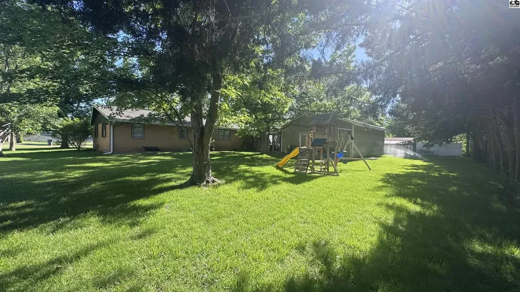 1508 Linda Lane Hutchinson KS 67502