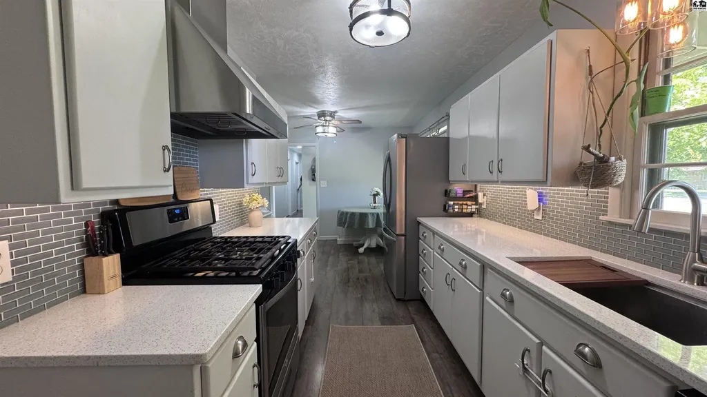 1508 Linda Lane Hutchinson KS 67502