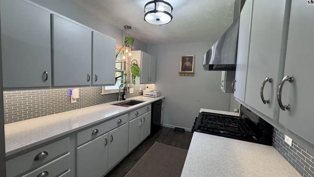 1508 Linda Lane Hutchinson KS 67502