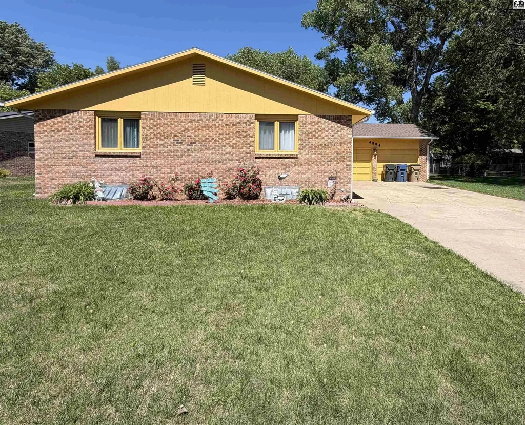 4504 Foothill Drive Hutchinson KS 67502