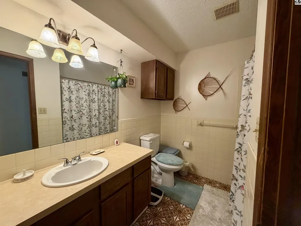 4504 Foothill Drive Hutchinson KS 67502