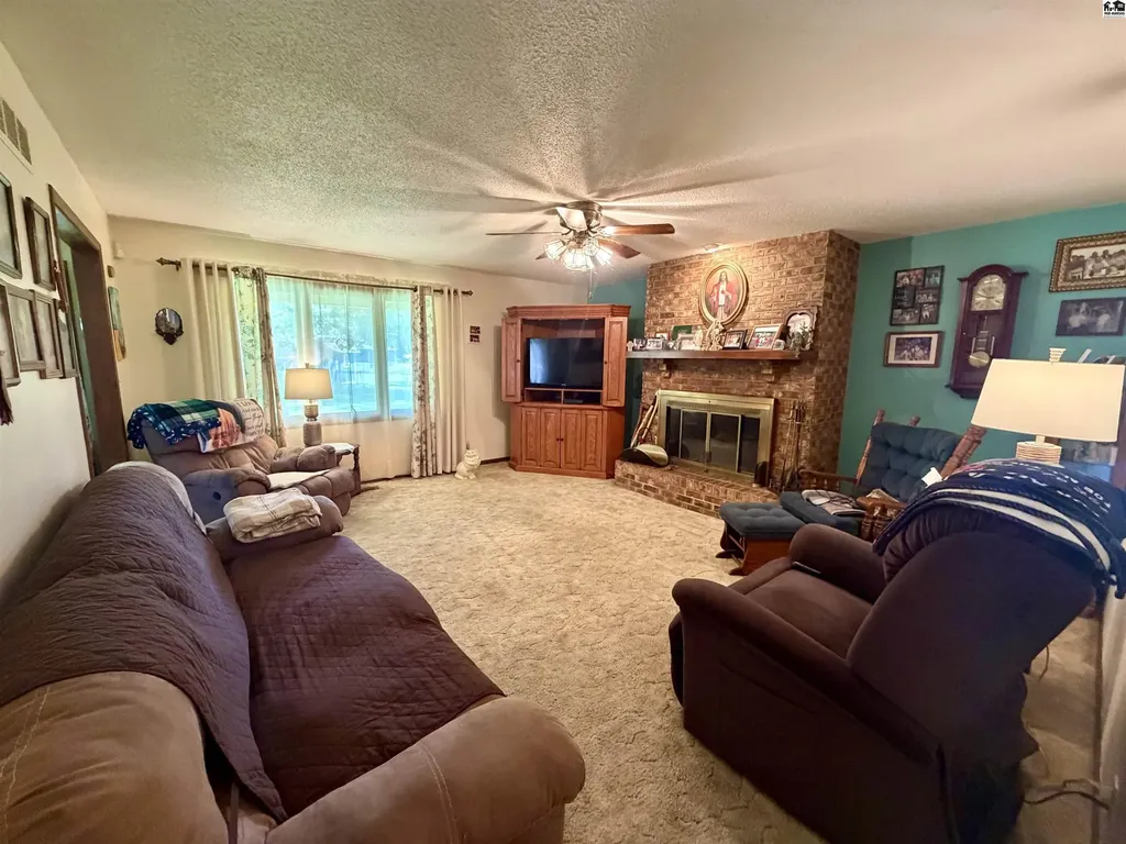 4504 Foothill Drive Hutchinson KS 67502