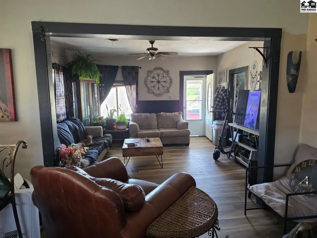 814 Cole Street Hutchinson KS 67501