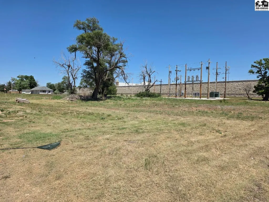 814 Cole Street Hutchinson KS 67501