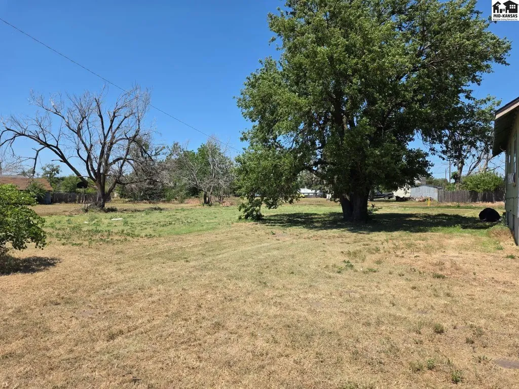 814 Cole Street Hutchinson KS 67501