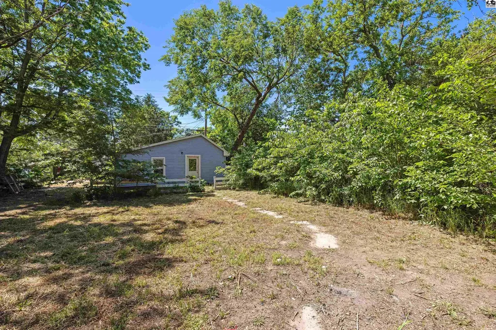 825 E Sherman Street Hutchinson KS 67501