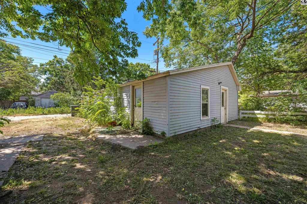 825 E Sherman Street Hutchinson KS 67501
