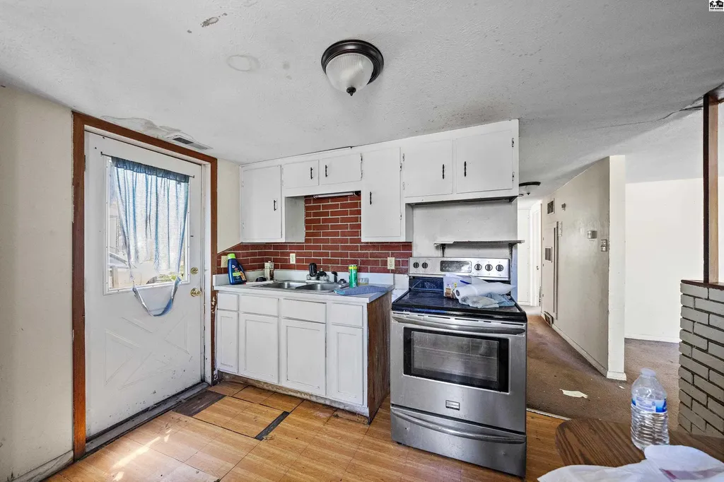 825 E Sherman Street Hutchinson KS 67501