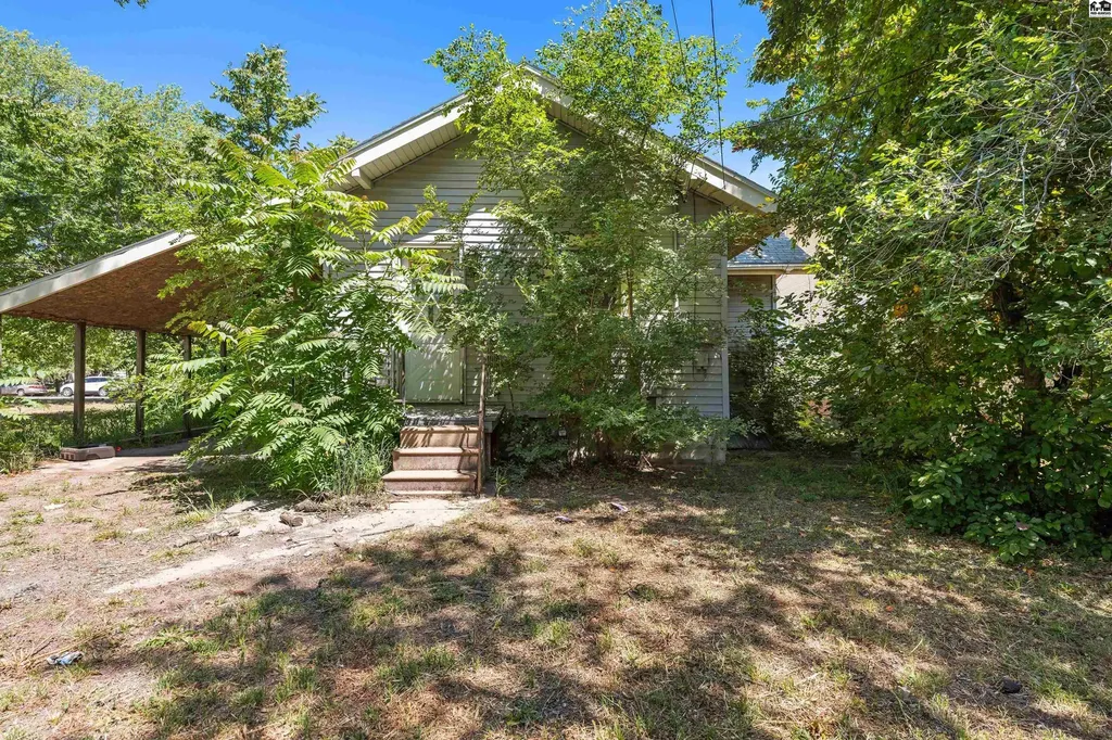 825 E Sherman Street Hutchinson KS 67501