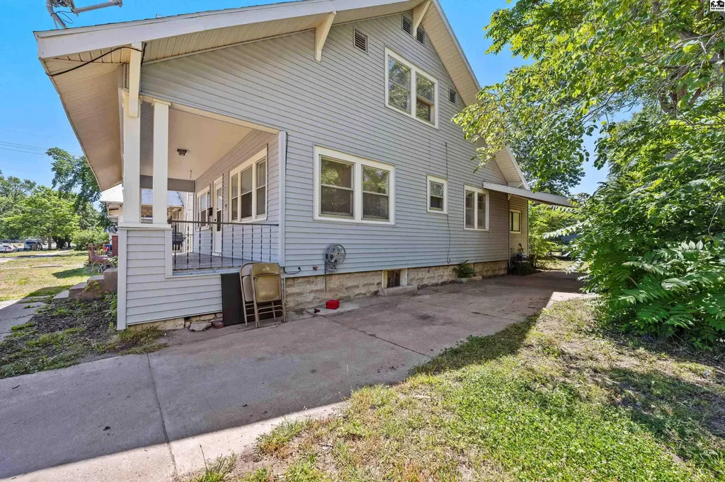 825 E Sherman Street Hutchinson KS 67501