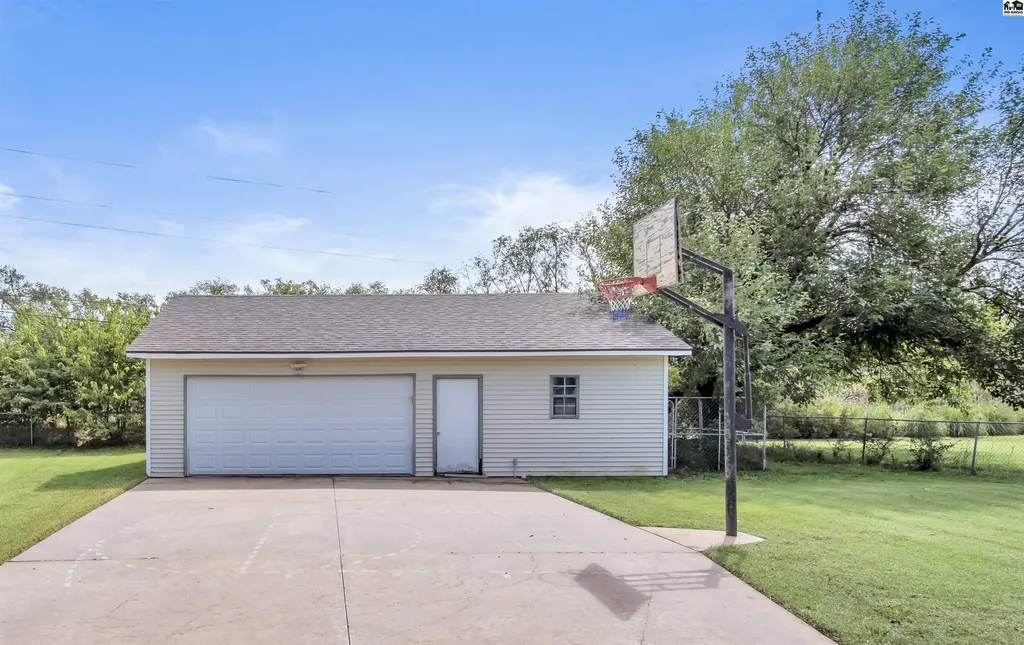 942 Sycamore Place Mcpherson KS 67460