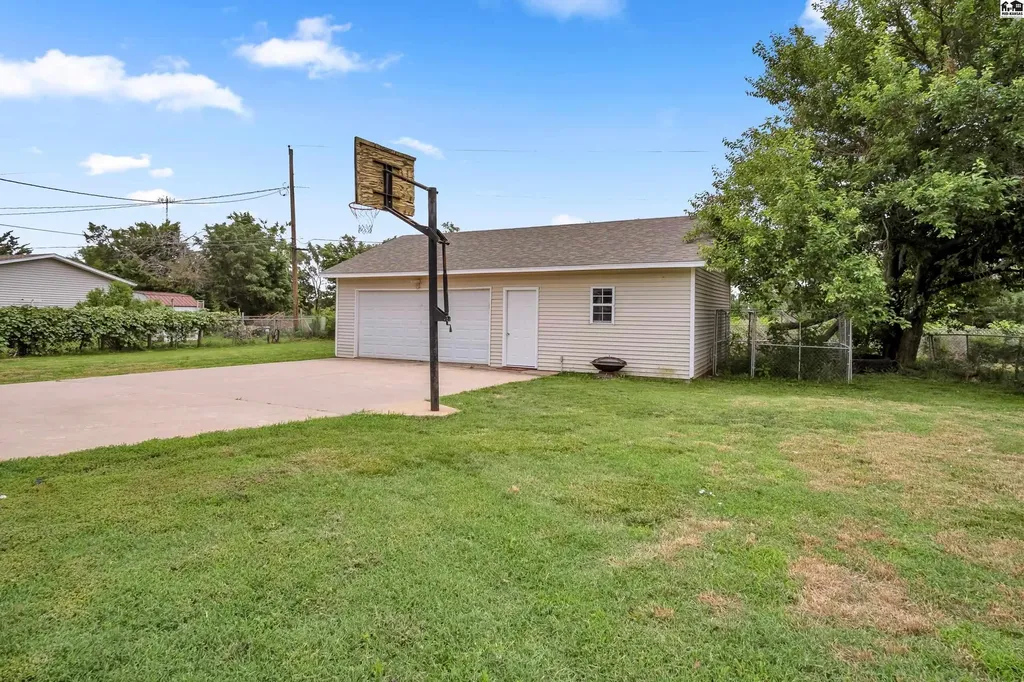 942 Sycamore Place Mcpherson KS 67460
