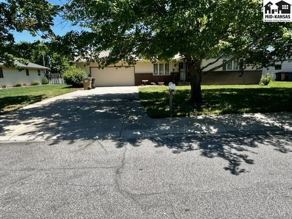 2604 Rambler Road Hutchinson KS 67502