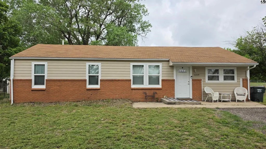 1209 N Kent Road Hutchinson KS 67501