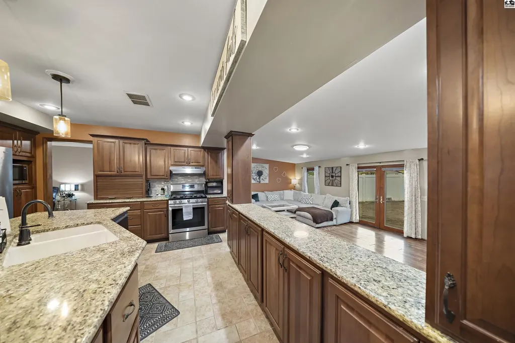 3103 Northwestern Avenue Hutchinson KS 67502