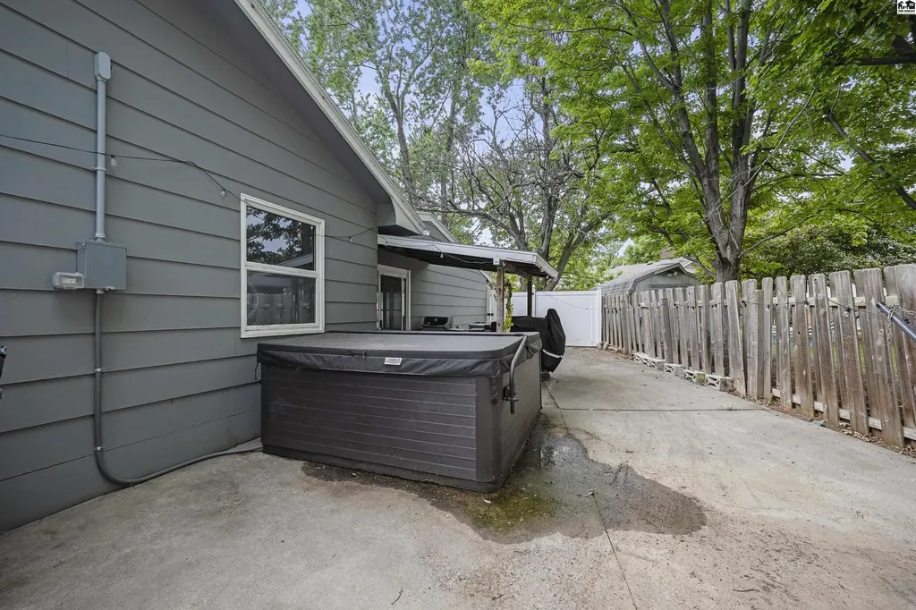 3103 Northwestern Avenue Hutchinson KS 67502