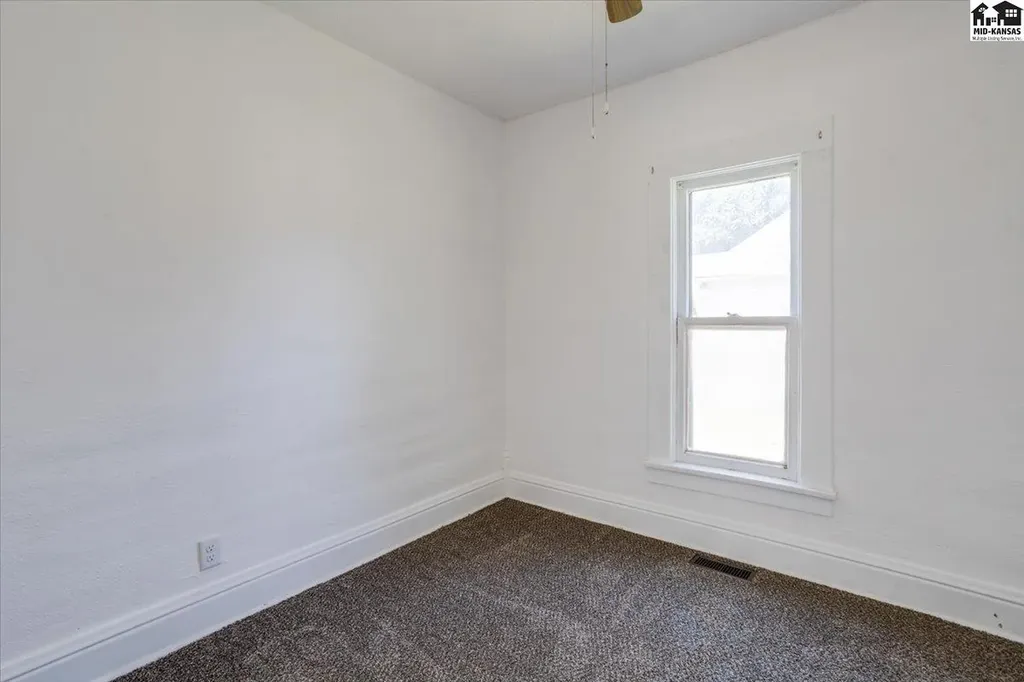 213 N Sedgwick Avenue Haven KS 67543