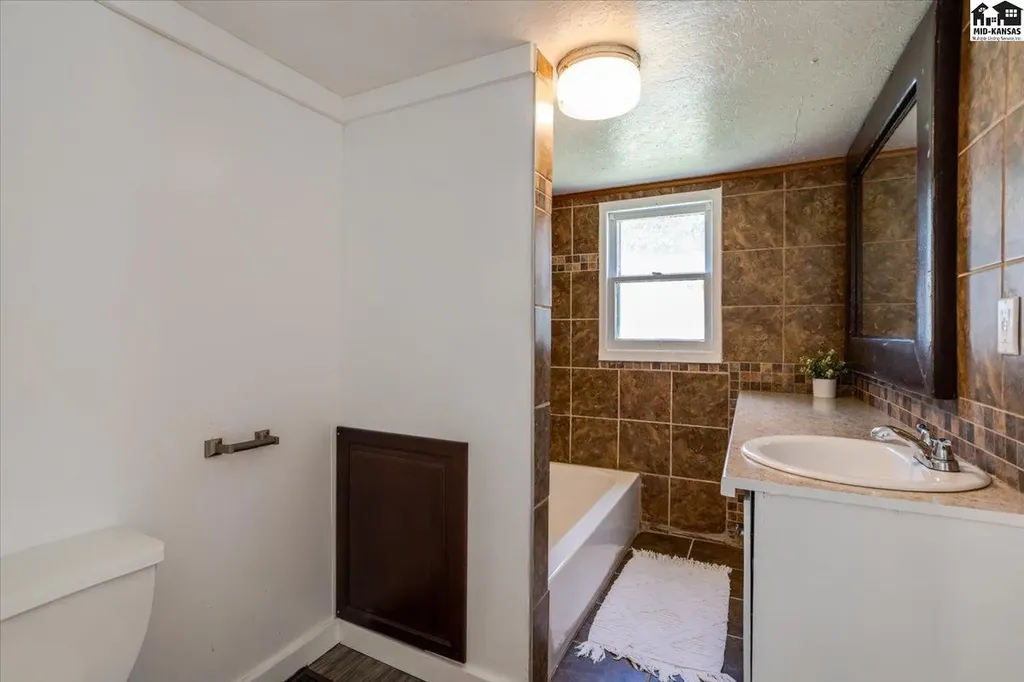 213 N Sedgwick Avenue Haven KS 67543