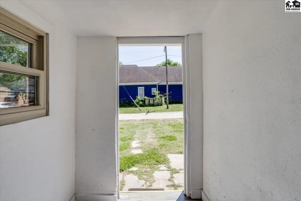 213 N Sedgwick Avenue Haven KS 67543