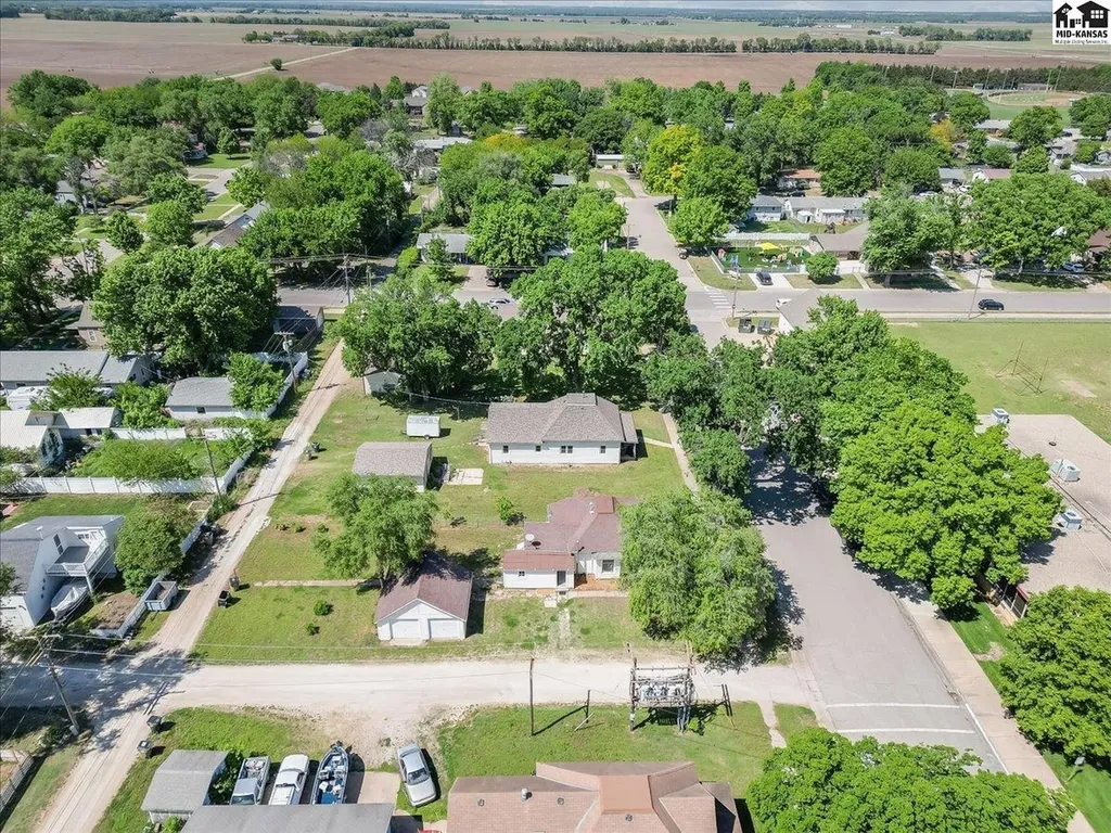 213 N Sedgwick Avenue Haven KS 67543