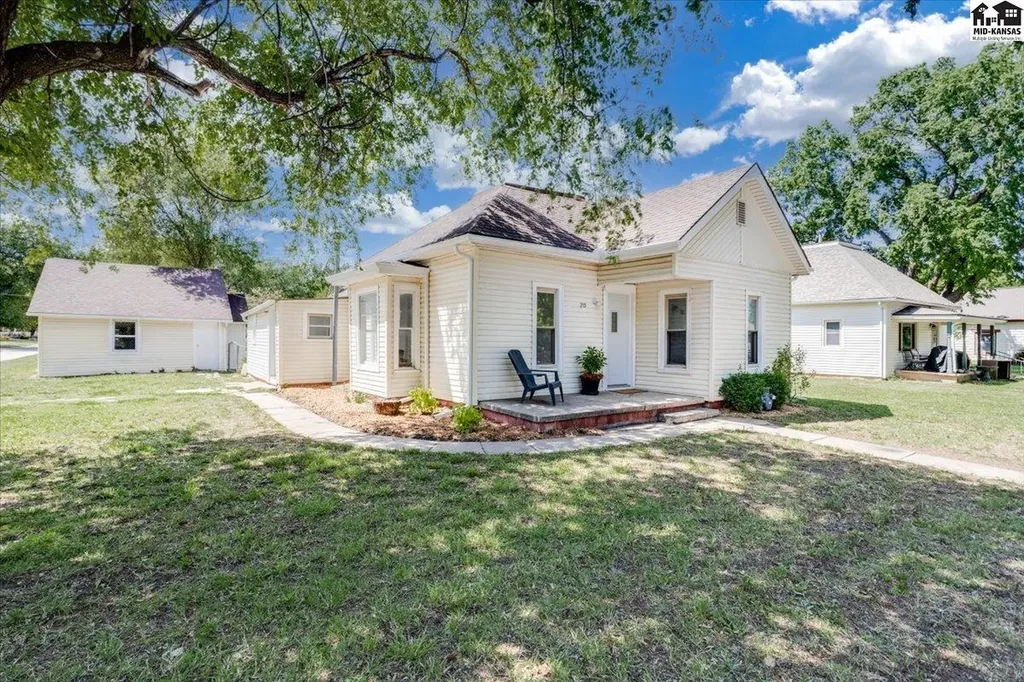 213 N Sedgwick Avenue Haven KS 67543