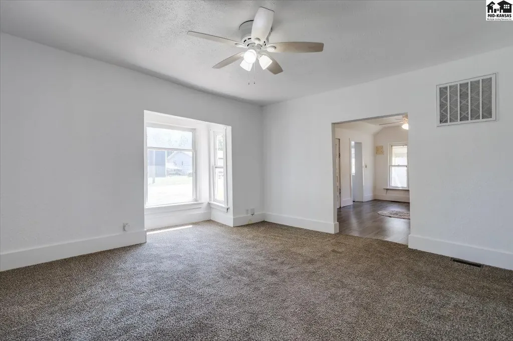 213 N Sedgwick Avenue Haven KS 67543