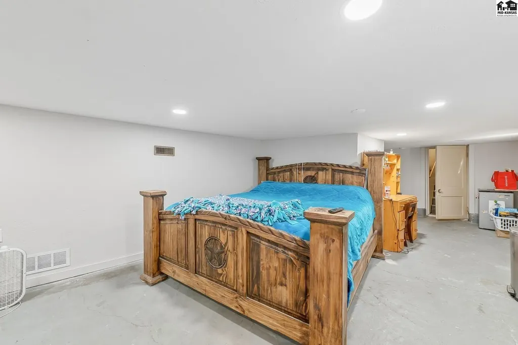 624 W 15th Avenue Hutchinson KS 67501