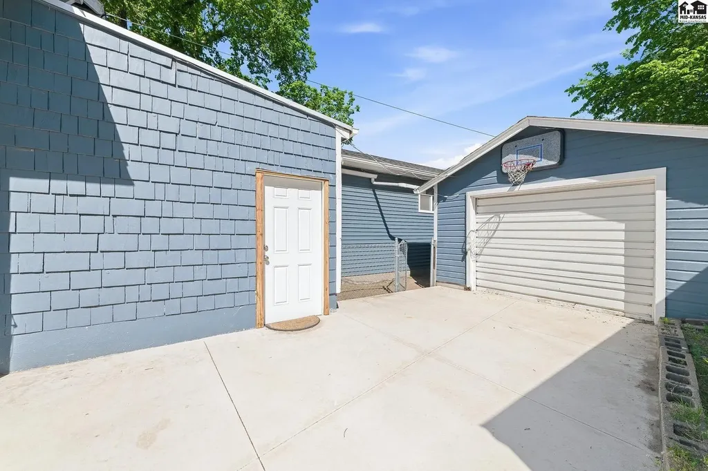 624 W 15th Avenue Hutchinson KS 67501