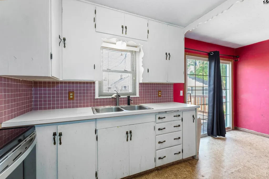 202 W 25th Avenue Hutchinson KS 67052