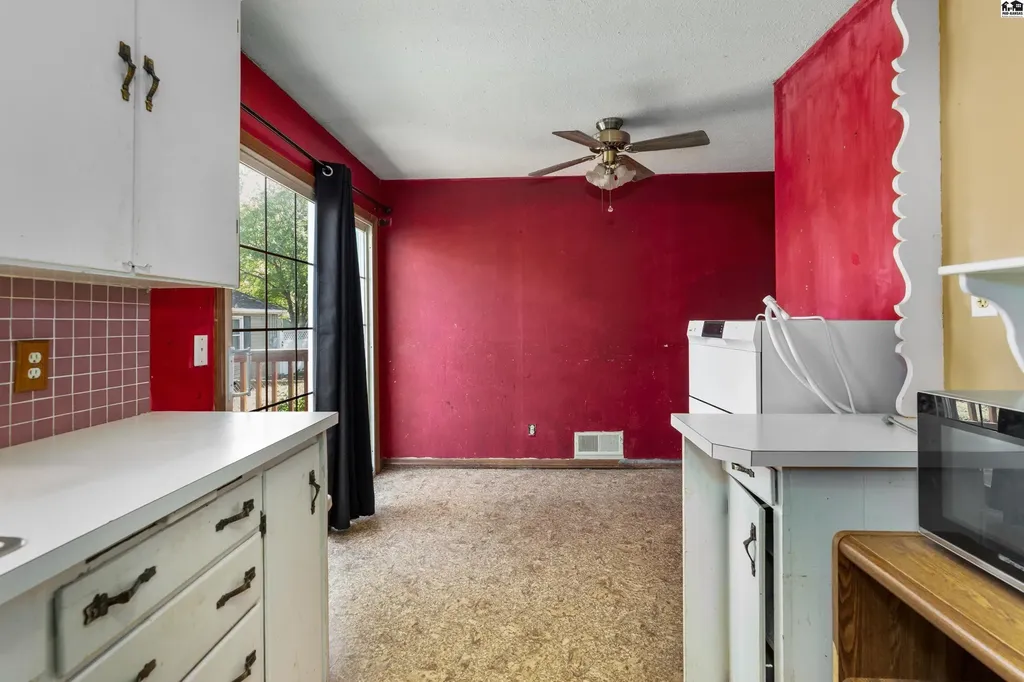 202 W 25th Avenue Hutchinson KS 67052