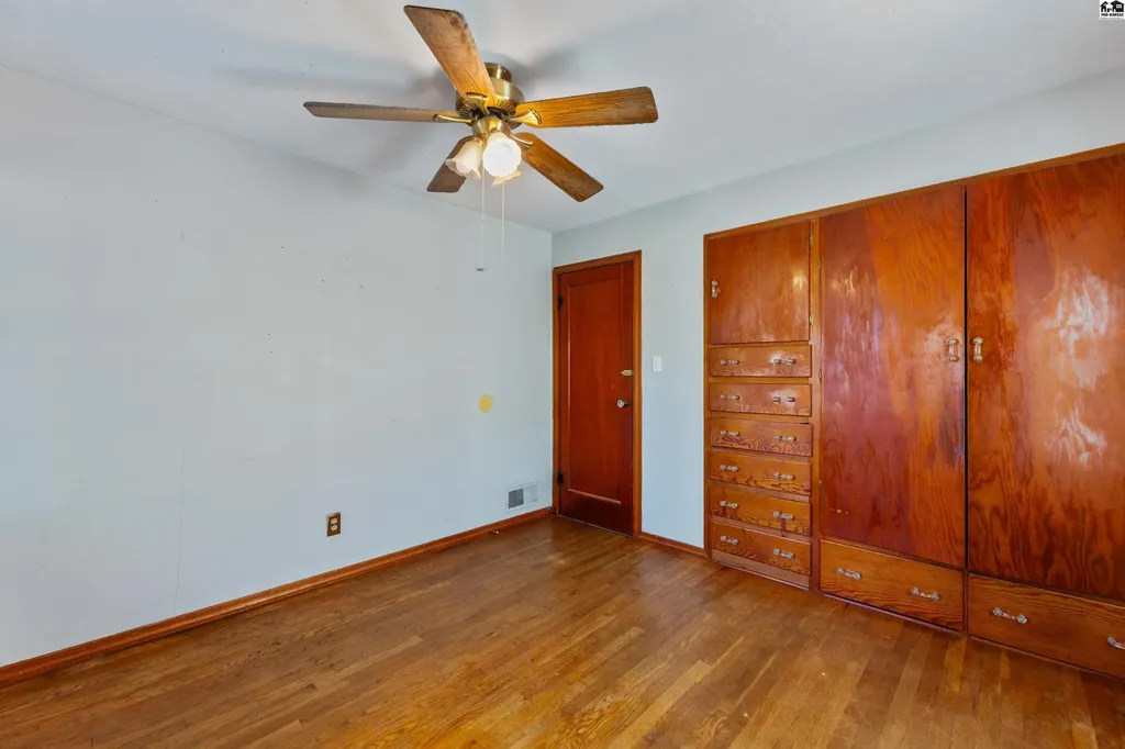 202 W 25th Avenue Hutchinson KS 67052