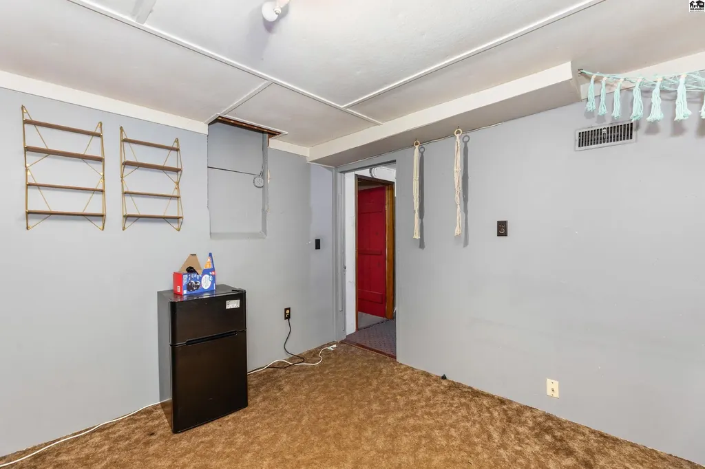 202 W 25th Avenue Hutchinson KS 67052