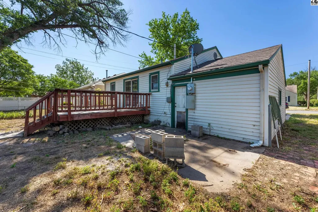 202 W 25th Avenue Hutchinson KS 67052