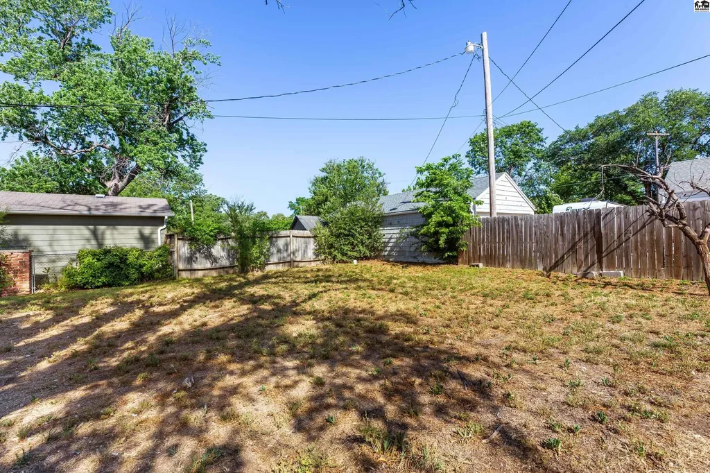 202 W 25th Avenue Hutchinson KS 67052