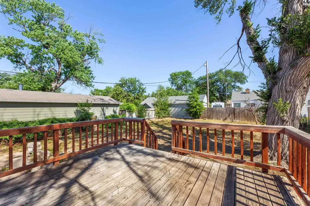 202 W 25th Avenue Hutchinson KS 67052