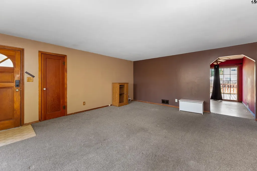 202 W 25th Avenue Hutchinson KS 67052