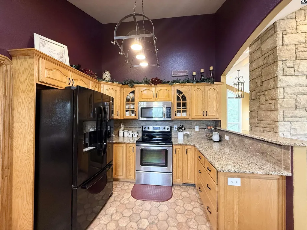 10171 Paganica Pass Hutchinson KS 67502